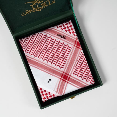 شماغ ملكي كلاسيك فاتح أنجليزي 2025