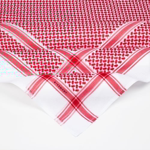 3 أشمغة جيفنشي بسعر شماغ