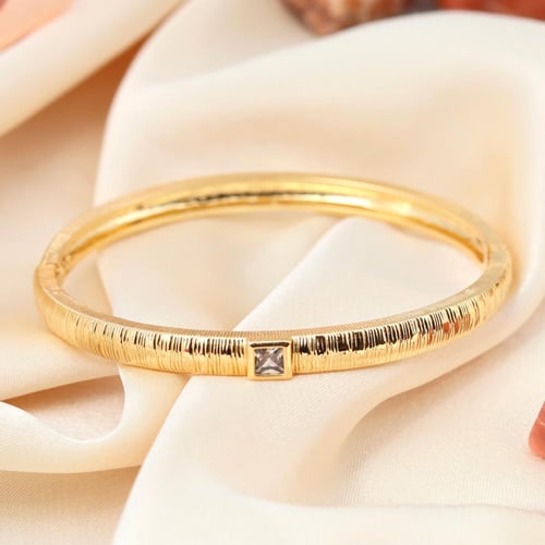 سوار مطلي بالذهب مزين بكريستال متوهج