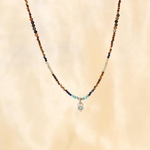 قلادة من الأحجار الطبيعية متنوعة