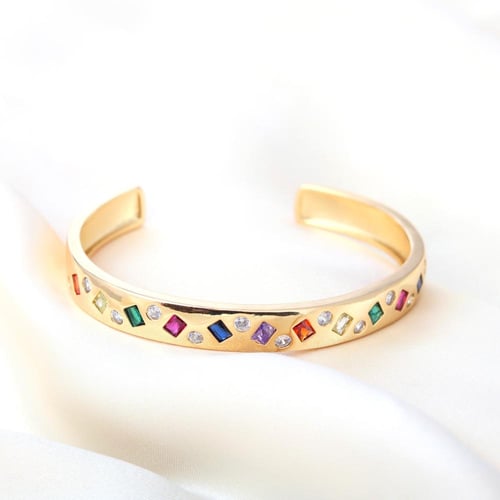 سوار مطلي بالذهب مزين بالكريستال المتوهج