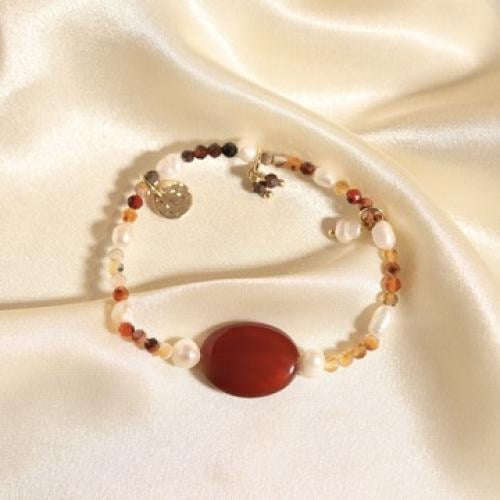 سوار من الأحجار الطبيعية والمزين بحبات اللؤلؤ (مطا...