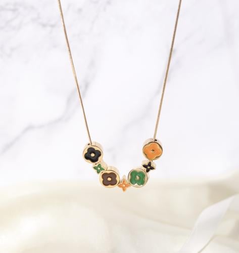 سلسلة مطلية بالذهب بتعليقة اشكال مختلفة(فان كليف)