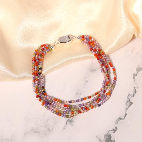 سوار من الأحجار الطبيعية الملونة