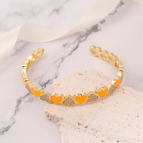 سوار مطلي بالذهب شكل قلوب متصلة