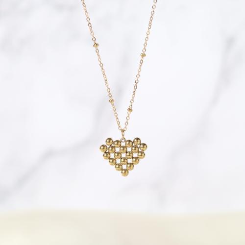 سلسلة مطلية بالذهب بتعليقة كُرات على شكل قلب