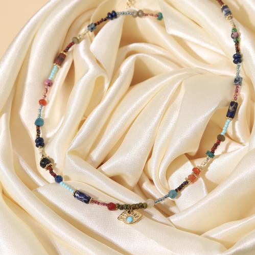 قلادة مزينة بالأحجار الطبيعية المختلفة بتعليقة شكل...