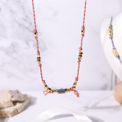 قلادة بالخيط المجدول و الهيميتايد الوان مختلفة