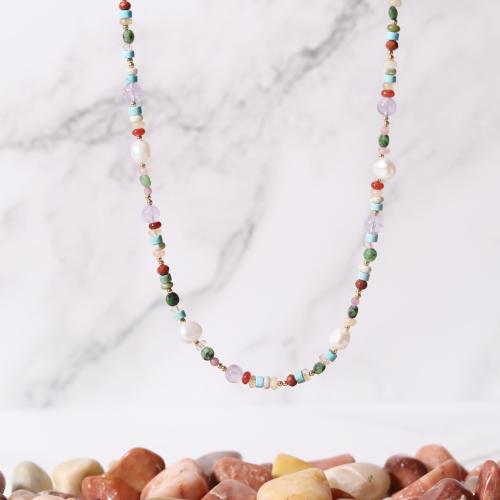 قلادة مزينة بالأحجار الطبيعية المختلفة وحبات اللؤل...