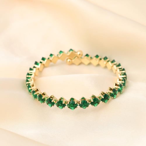 سوار مطلي بالذهب مزين بالكريستال المتوهج