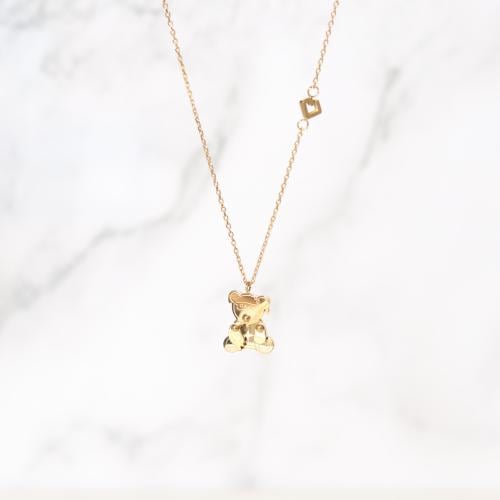 سلسلة مطلية بالذهب بتعليقة شكل دبدوب بعبارة ( GACK...