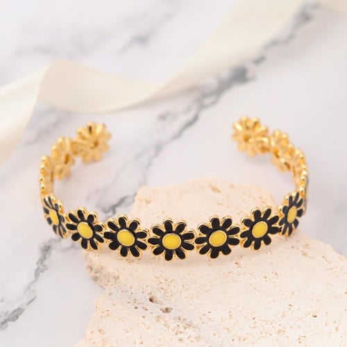 سوار مطلي بالذهب شكل زهرة