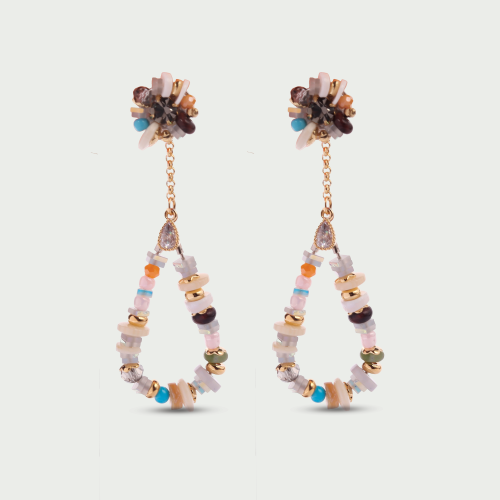 حلق مطلي بالذهب بتصميم فريد