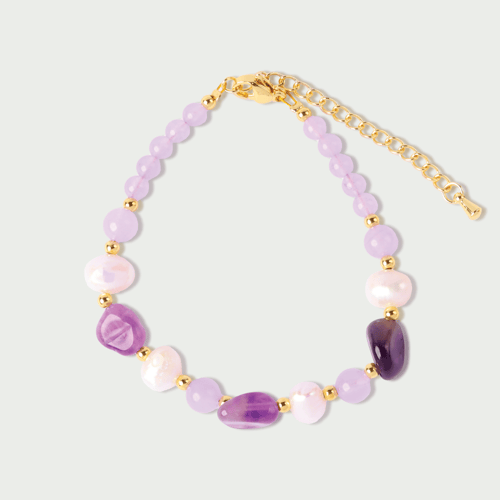 اسورة من الاحجار الطبيعية ومزينة بحبات اللؤلؤ المز...