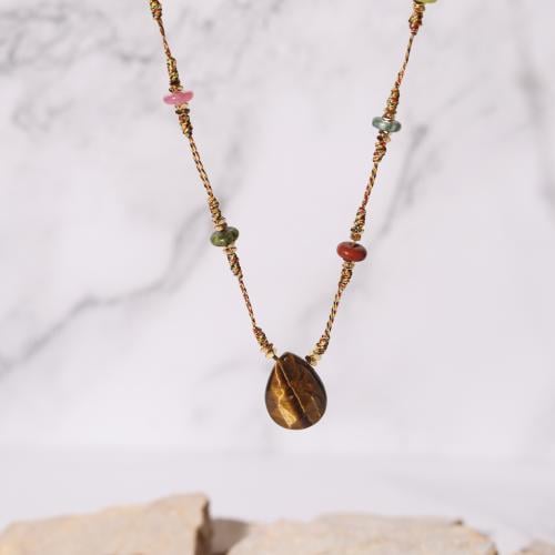 قلادة مصنوعة من الخيط المجدول مزينة بالأحجار الطبي...