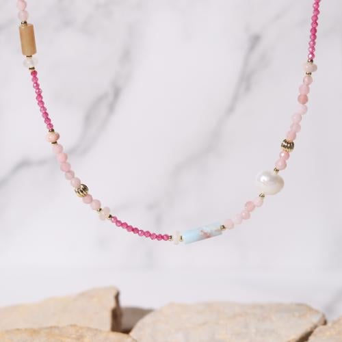 قلادة مزينة بالأحجار الطبيعية ومن اللؤلؤ الصناعي و...