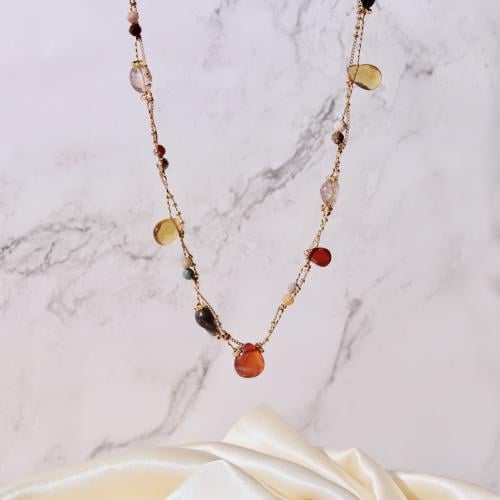 سلسلة مع الخيط المجدول مزينة بالأحجار الطبيعية