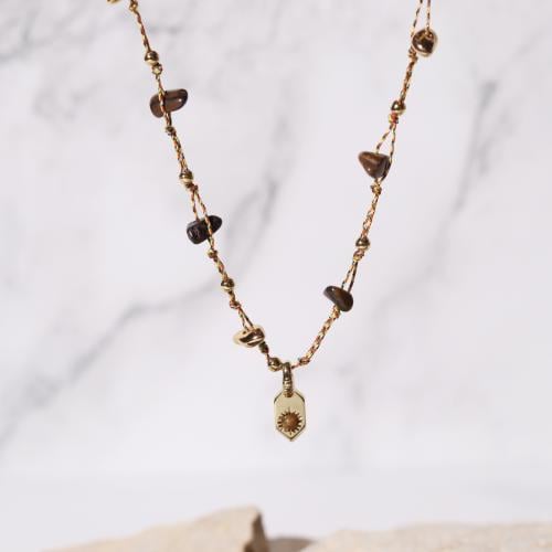 قلادة مصنوعة من الخيط المجدول مزينة بالأحجار الطبي...