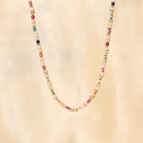 قلادة من الصدف الطبيعي بشكل شرائح والأحجار الطبيعي...