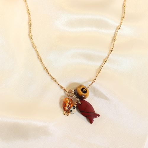 سلسلة طويلة مطلية بالذهب بتعليقات من الحجر طبيعي