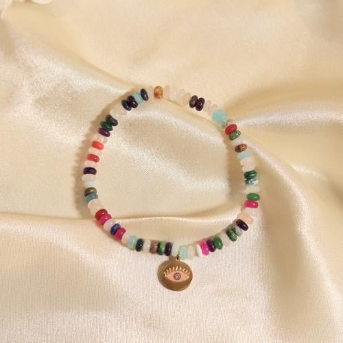 سوار من الأحجار الطبيعية بتعليقة مطلية بالذهب شكل...