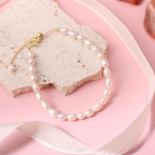 سوار مزين باللؤلؤ الطبيعي