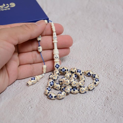 قطعة فاخرة من عاج الفيل