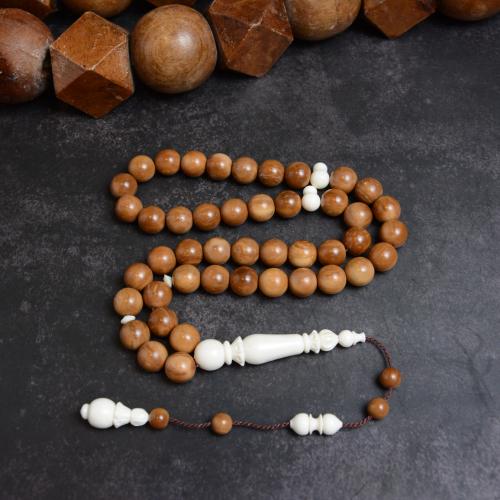 خشب ثمرة الكوك و عظم الجمل