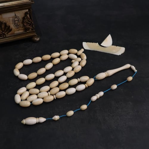 سبحة من ناب الحوت ( العنبر )