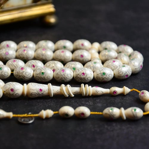 قطعة فاخرة من عاج الفيل المطعم بالفضة