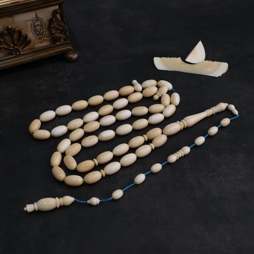 سبحة من ناب الحوت ( العنبر )