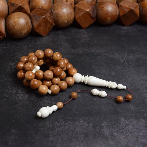 خشب ثمرة الكوك و عظم الجمل