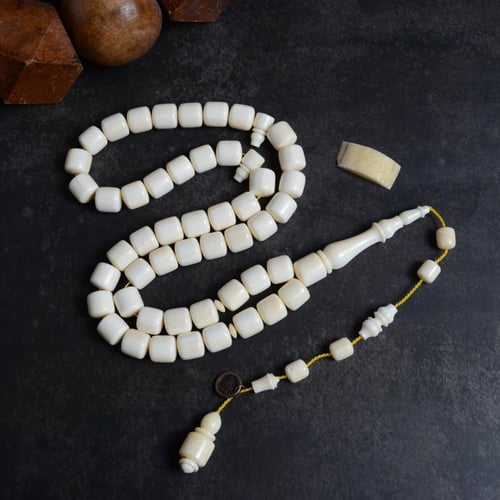 مسباح ملكي نادر من عاج الفقمة