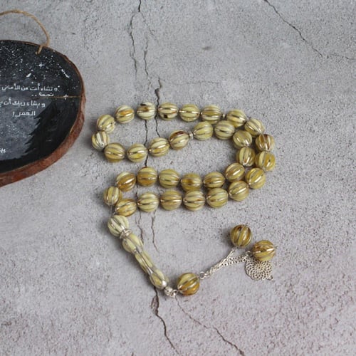 تحفة من الفضة والكهرمان