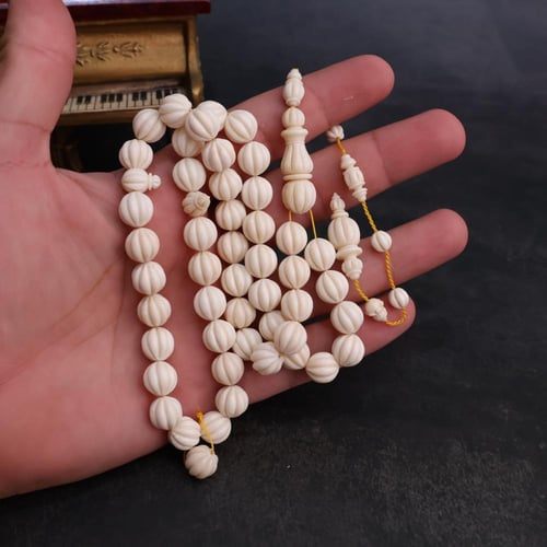 تحفة فاخرة من ناب الفيل نقش يدوي