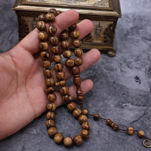 سبحة خشب العود الطبيعي
