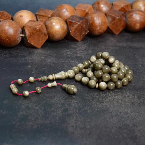 سبحة جلاليث رمادي صدفي