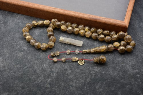 سبحة نادرة من جلد ذئب طبيعي