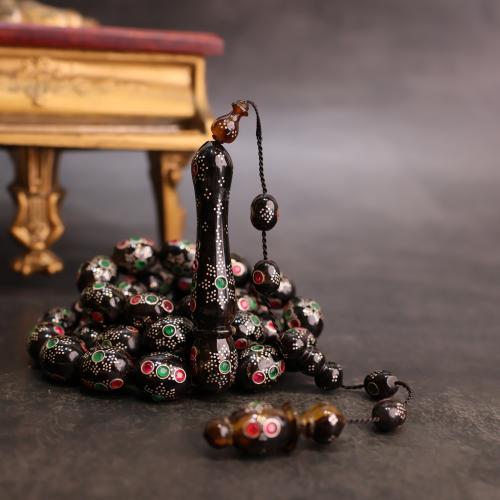 ظهر سلحفاة زمرد وياقوت