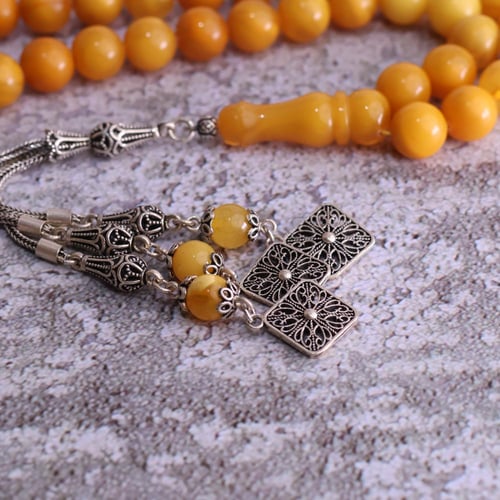 سبحة كهرمان طبيعي قديم