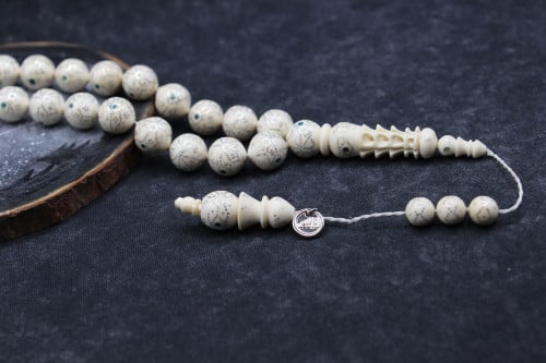 سبحة فاخرة من العاج والزمرد