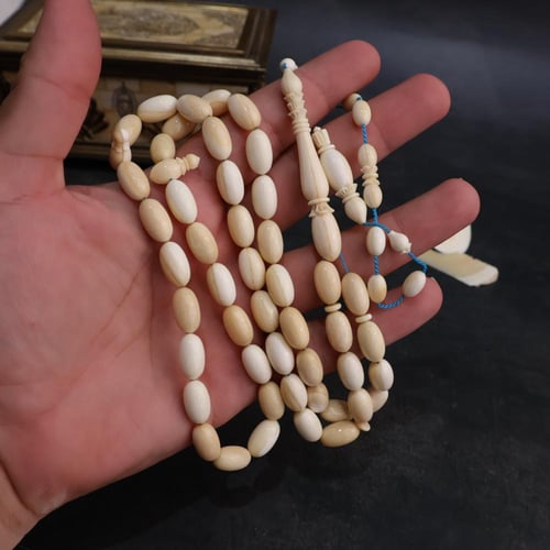 سبحة من ناب الحوت ( العنبر )