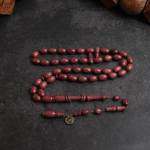 مسبحة من خشب الورد الأرجواني