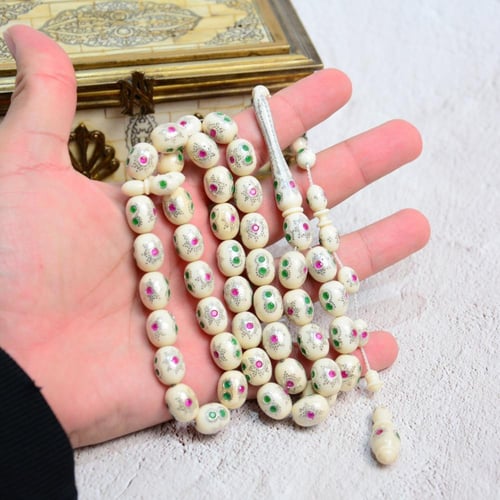 قطعة فاخرة من الفيل مطعم بالزمرد و الياقوت