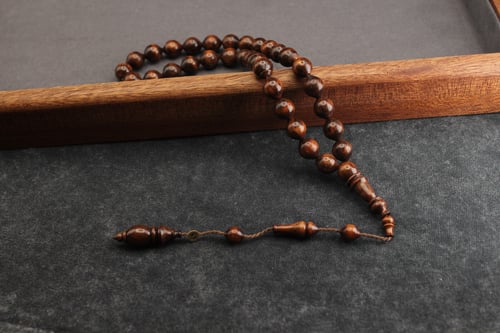 مسباح من خشب الثعبان النادر