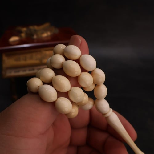 سبحة فاخرة من ناب الحوت