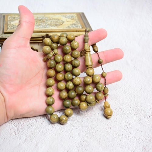 سبحة من خشب البلسنك العطري