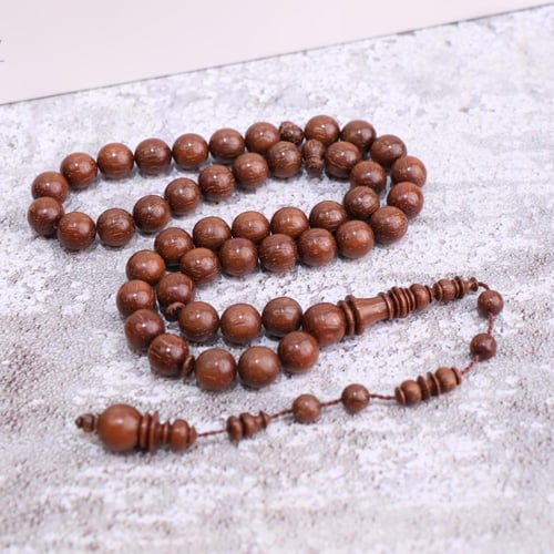 مسباح من خشب البندق