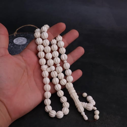 سبحة عظم جمل شاهد منقوش