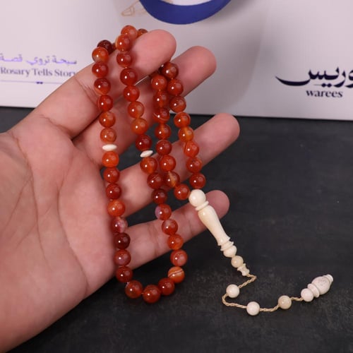 عقيق أحمر مع عظم الجمل